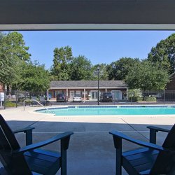 pool at Retreat at Palm Pointe located in North Charleston, SC