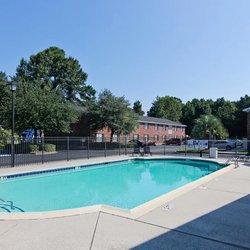 pool at Retreat at Palm Pointe located in North Charleston, SC