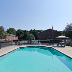 pool at Retreat at Palm Pointe located in North Charleston, SC