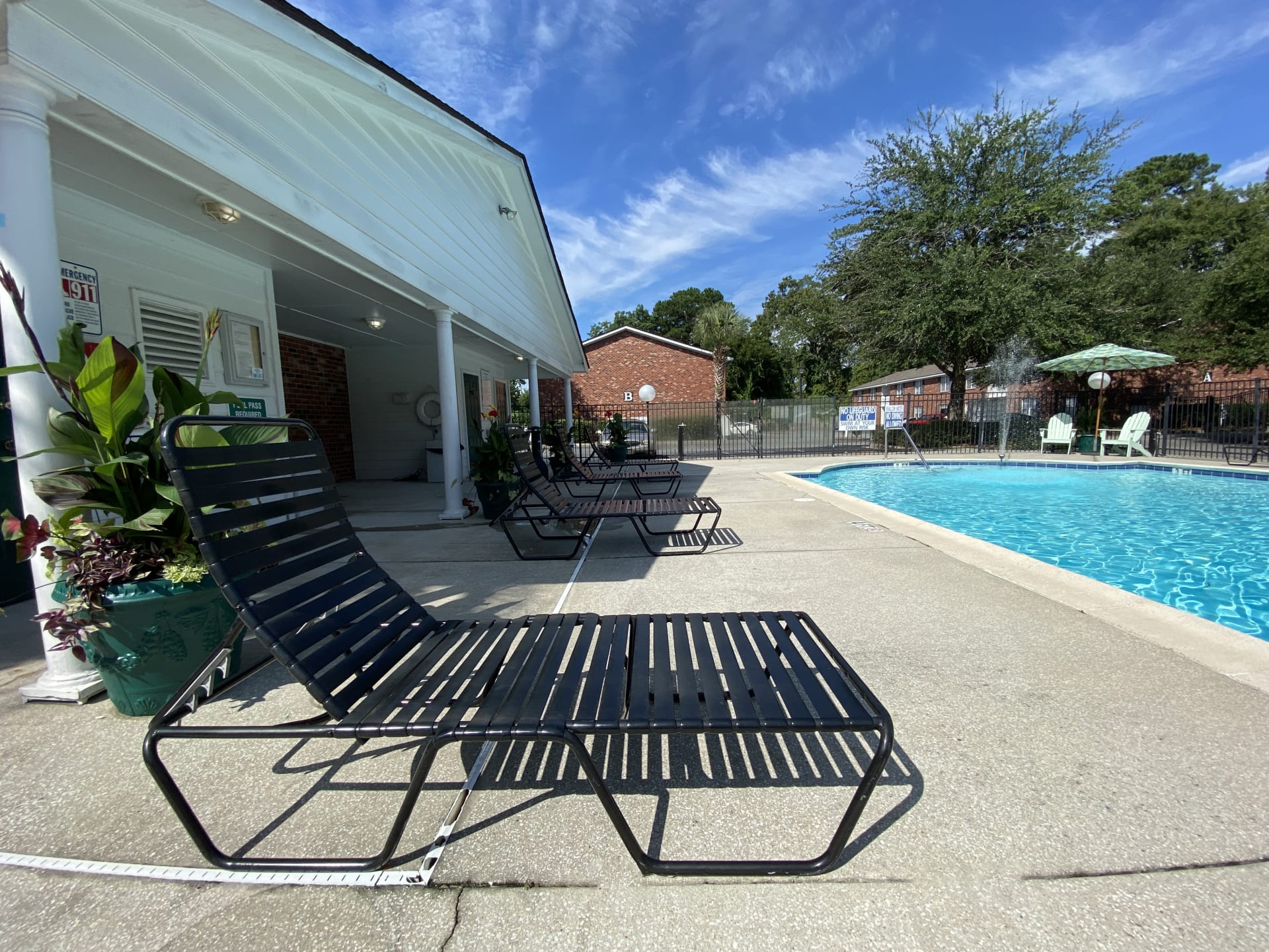 pool  at Retreat at Palm Pointe located in North Charleston, SC