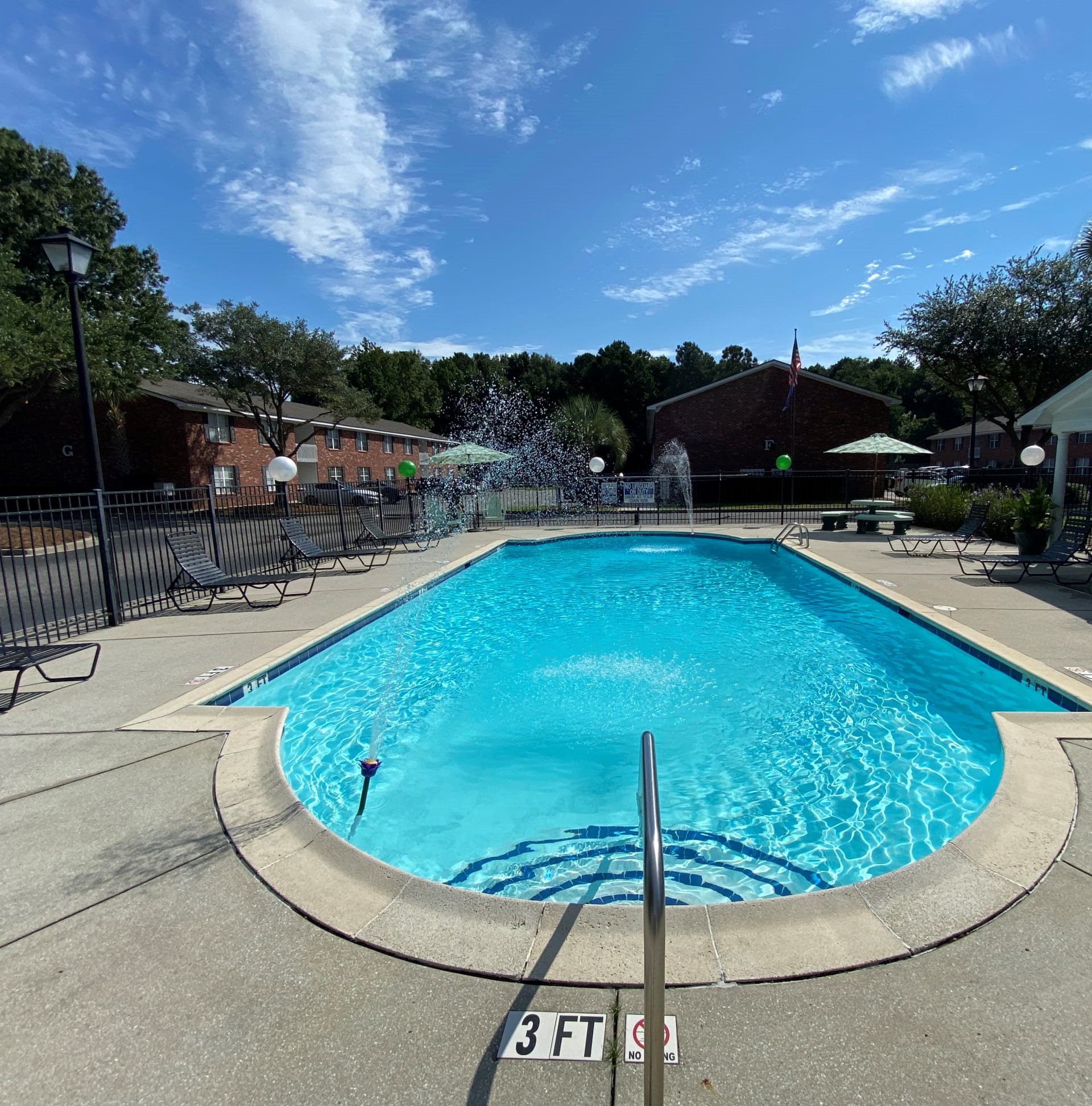 pool at Retreat at Palm Pointe located in North Charleston, SC