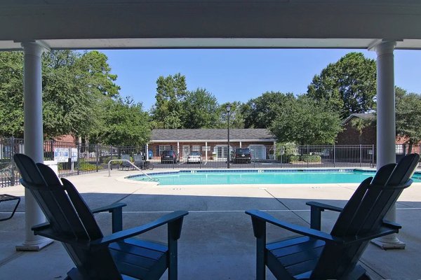 pool at Retreat at Palm Pointe located in North Charleston, SC