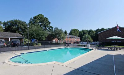 pool at Retreat at Palm Pointe located in North Charleston, SC